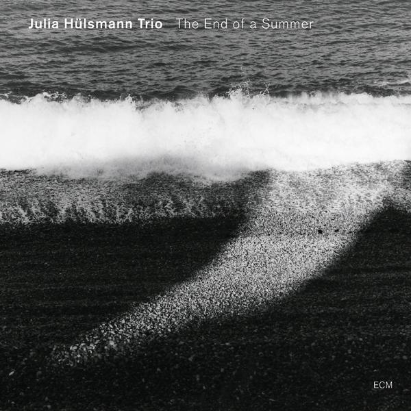 Обложка песни Julia Hülsmann Trio - Kiss From A Rose