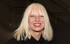 В новом интервью певица Sia призналась, что у неё диагностирован аутизм