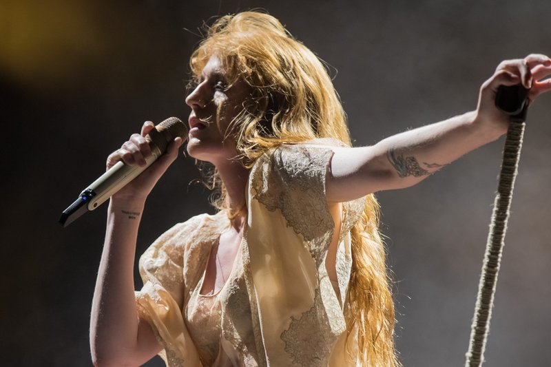 В своем новом сингле Florence + The Machine признались в любви к русалкам